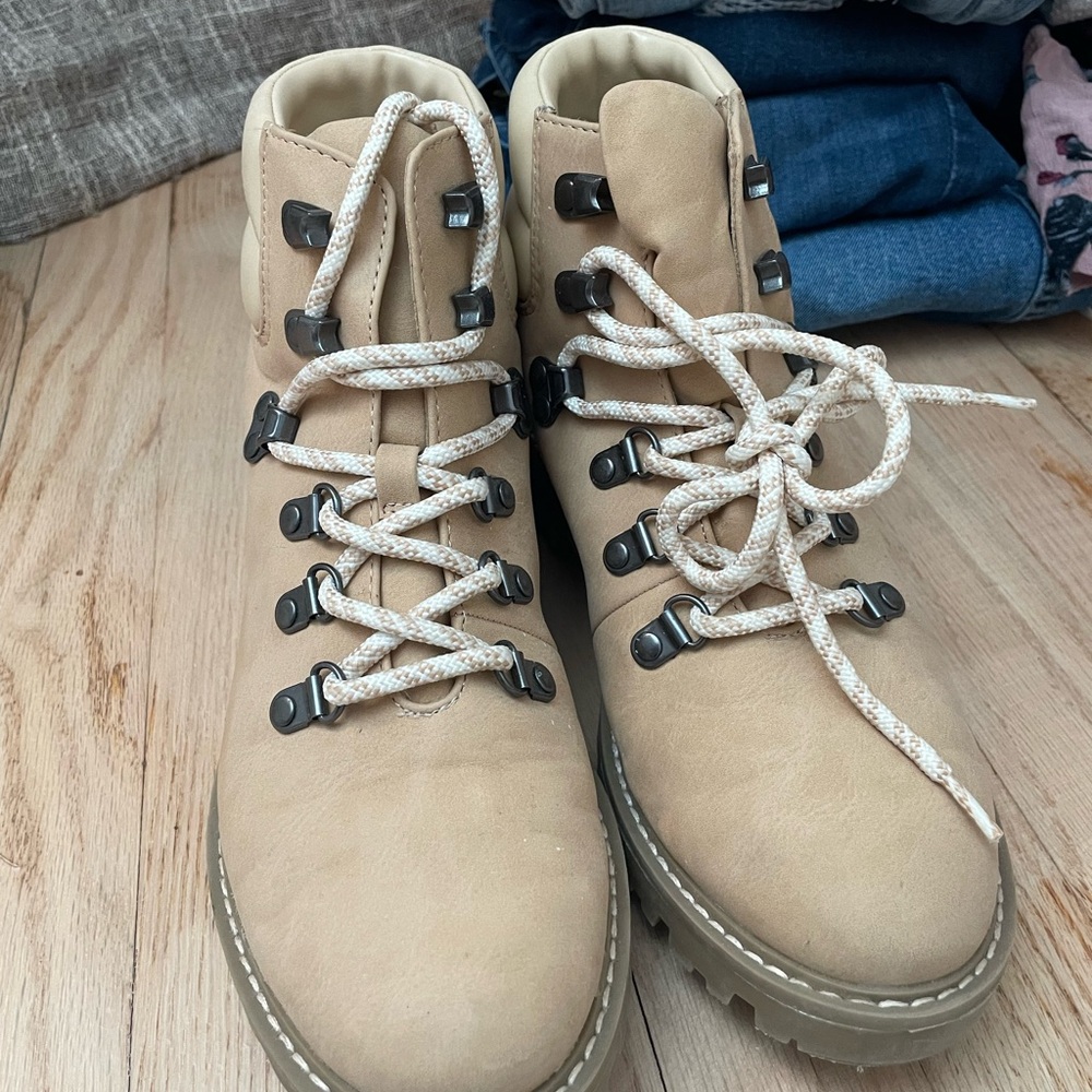 Universal Thread Tan Lace-Up Ankle Boots
